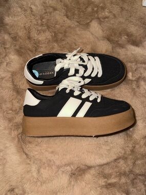 Steve Madden Black and White Platform Sneakers never used